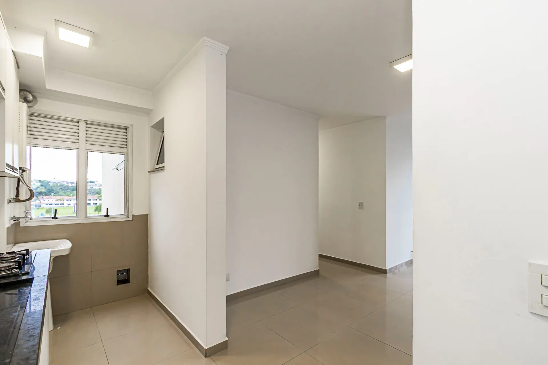 3-bedroom apartment in a building with a pool — photo 31