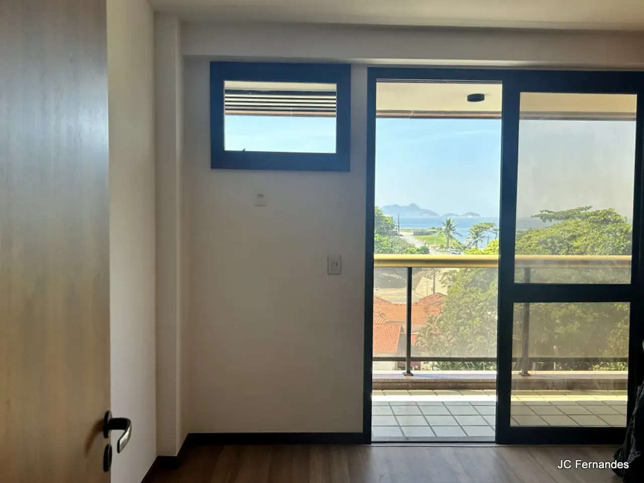 2-bedroom, 2-bath apartment with water and city view — photo 3