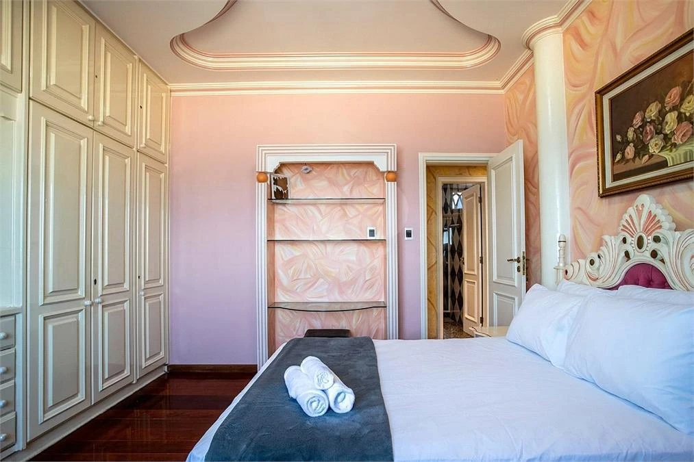 Furnished 127 m² apartment with 3 bedrooms and 3 baths — photo 4