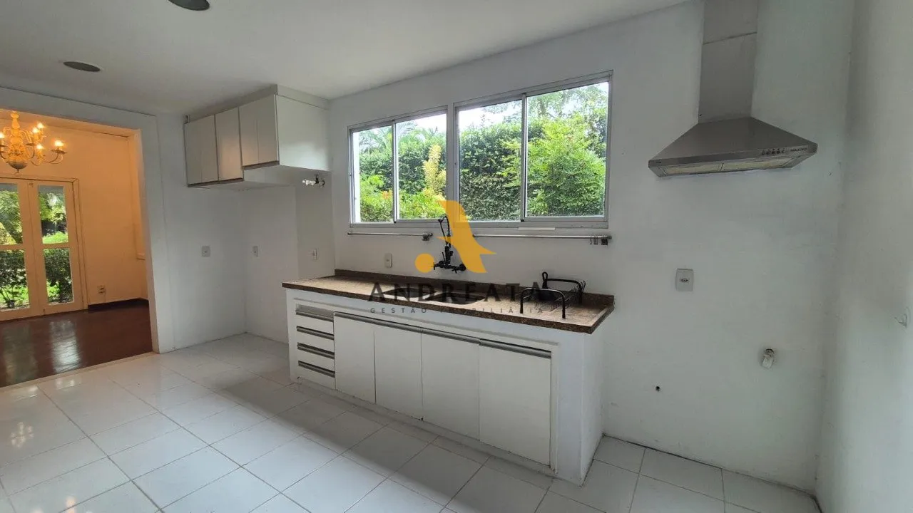 Unfurnished house with 5 bedrooms and 647 m² balcony — photo 47