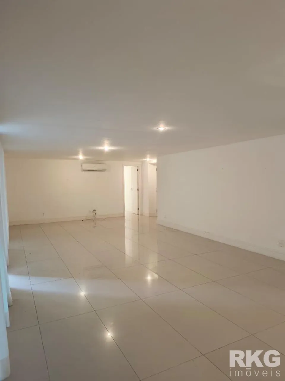 Apartamento com 5 banheiros e box de vidro — photo 8