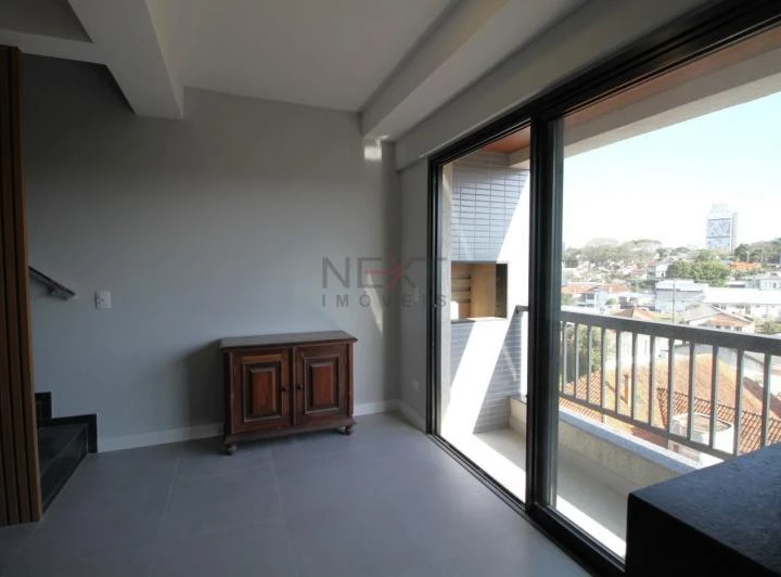 Furnished top-floor flat with gas open-plan kitchen and parking — photo 4