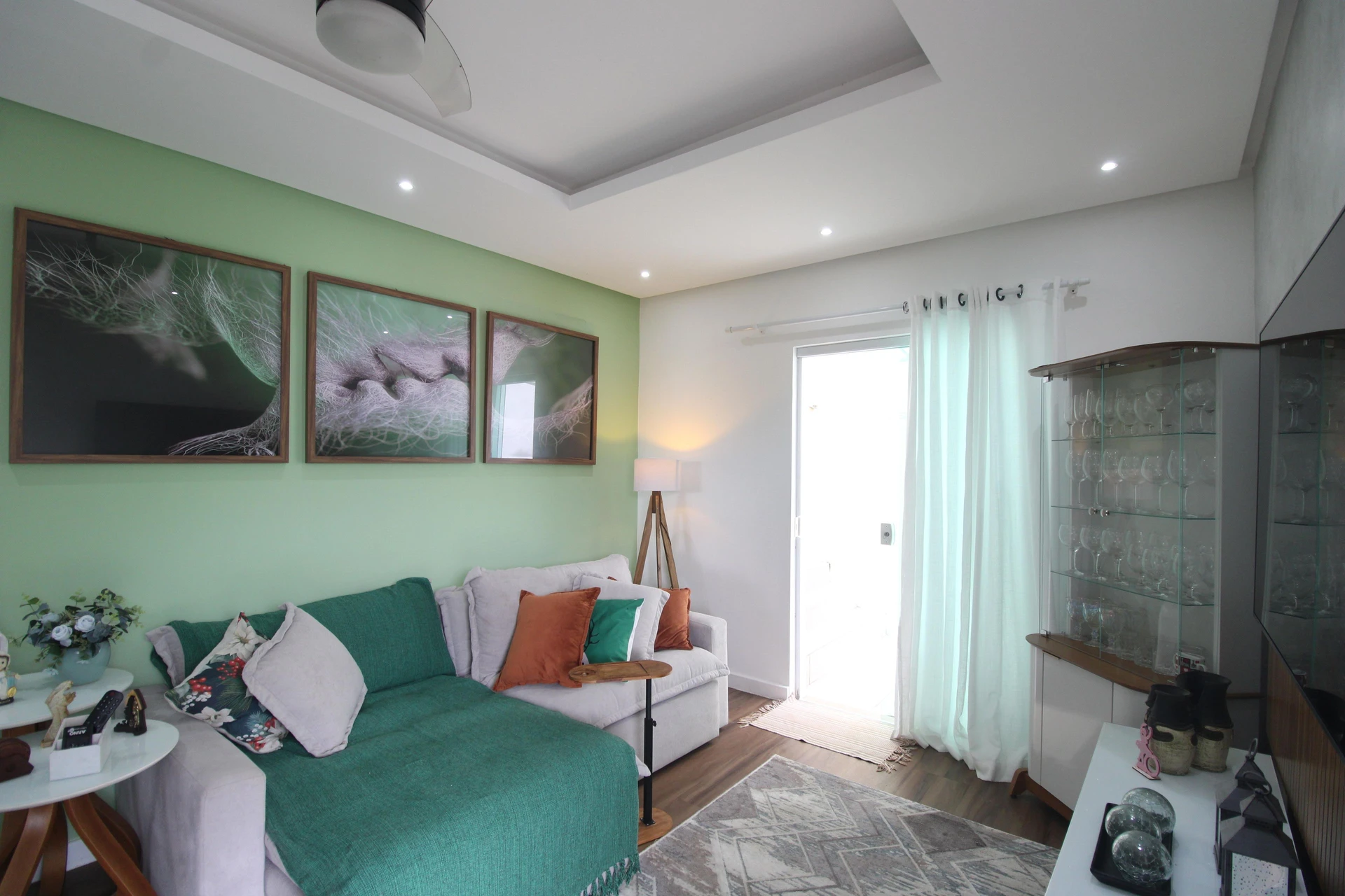 Casa mobiliada com 3 suítes e cozinha aberta com fogão a gás — photo 11