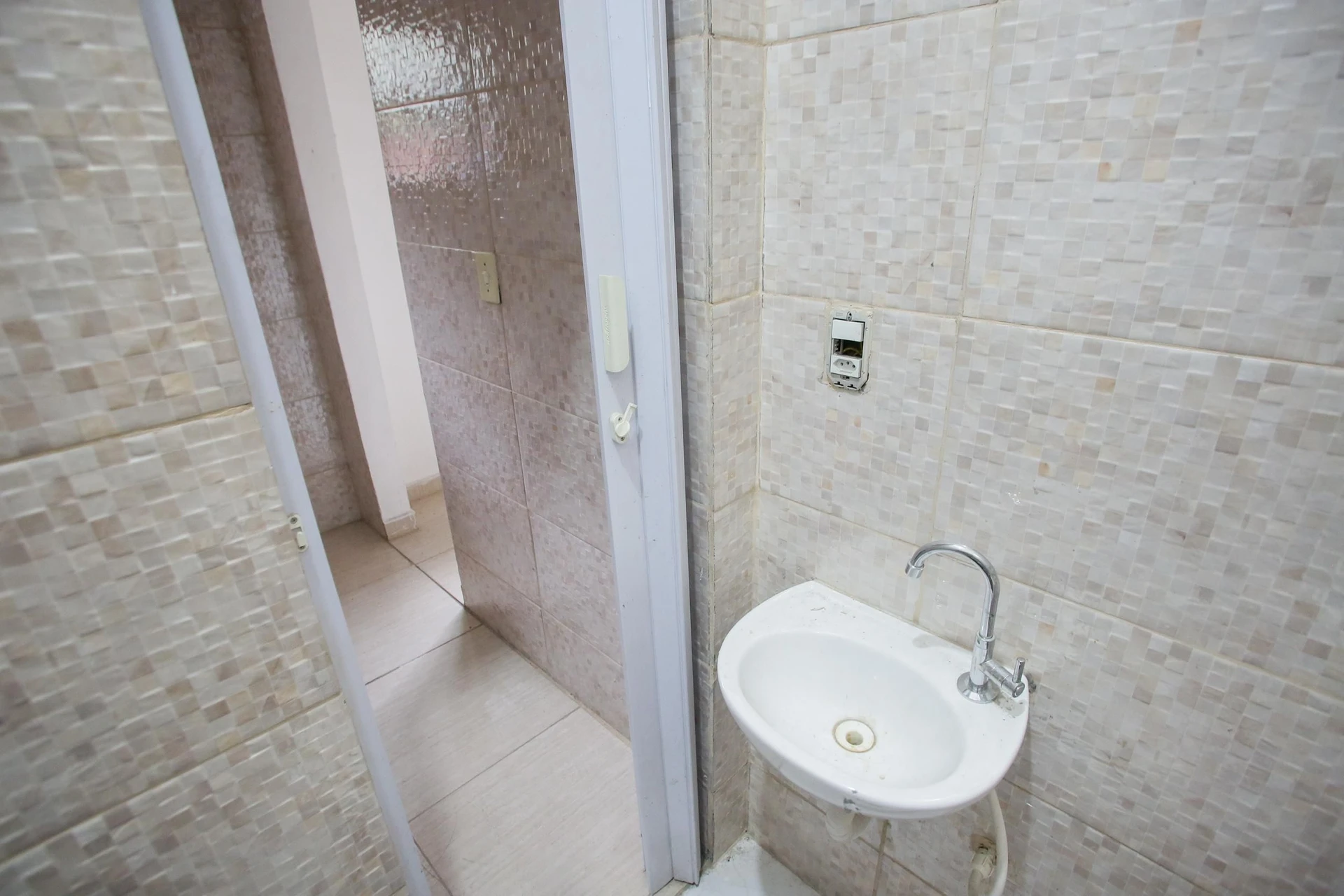 Unfurnished studio with 1 bedroom and 1 parking spot — photo 10