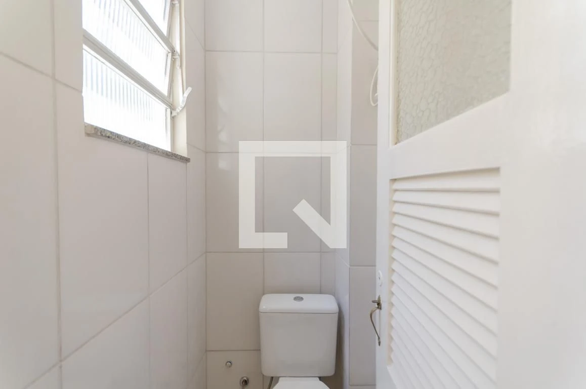2-bedroom apartment with wood or laminate floors — photo 30