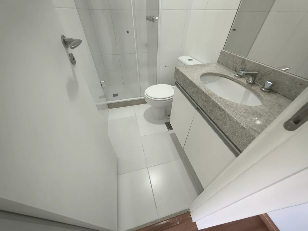 2-bedroom apartment in a building with a gym — photo 19