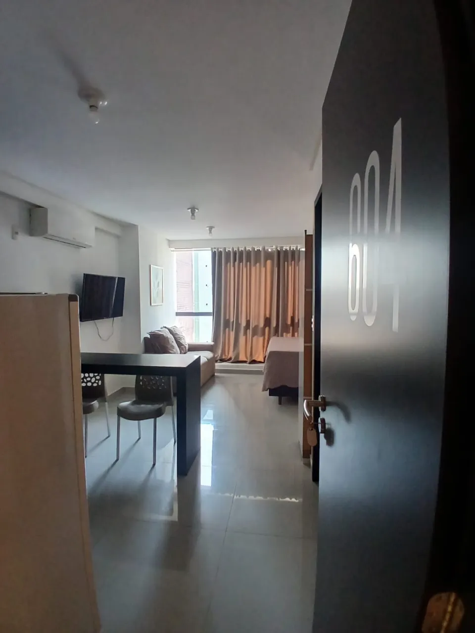 One-bedroom apartment in a building with a gym — photo 12