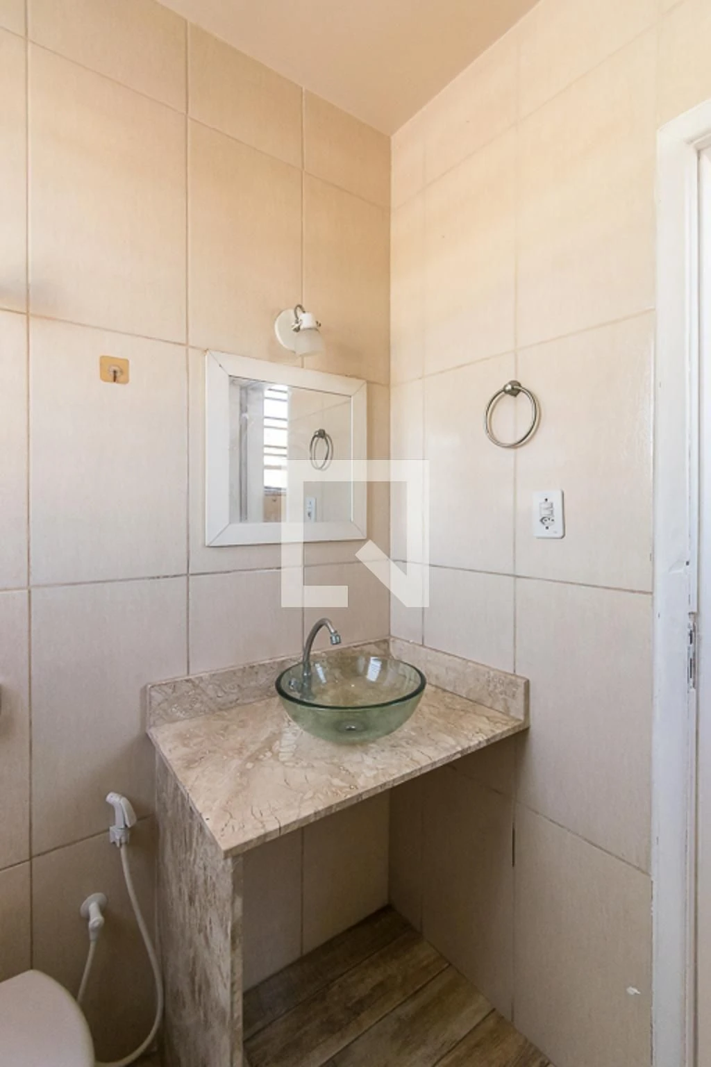 One-bedroom apartment with a washing machine — photo 25