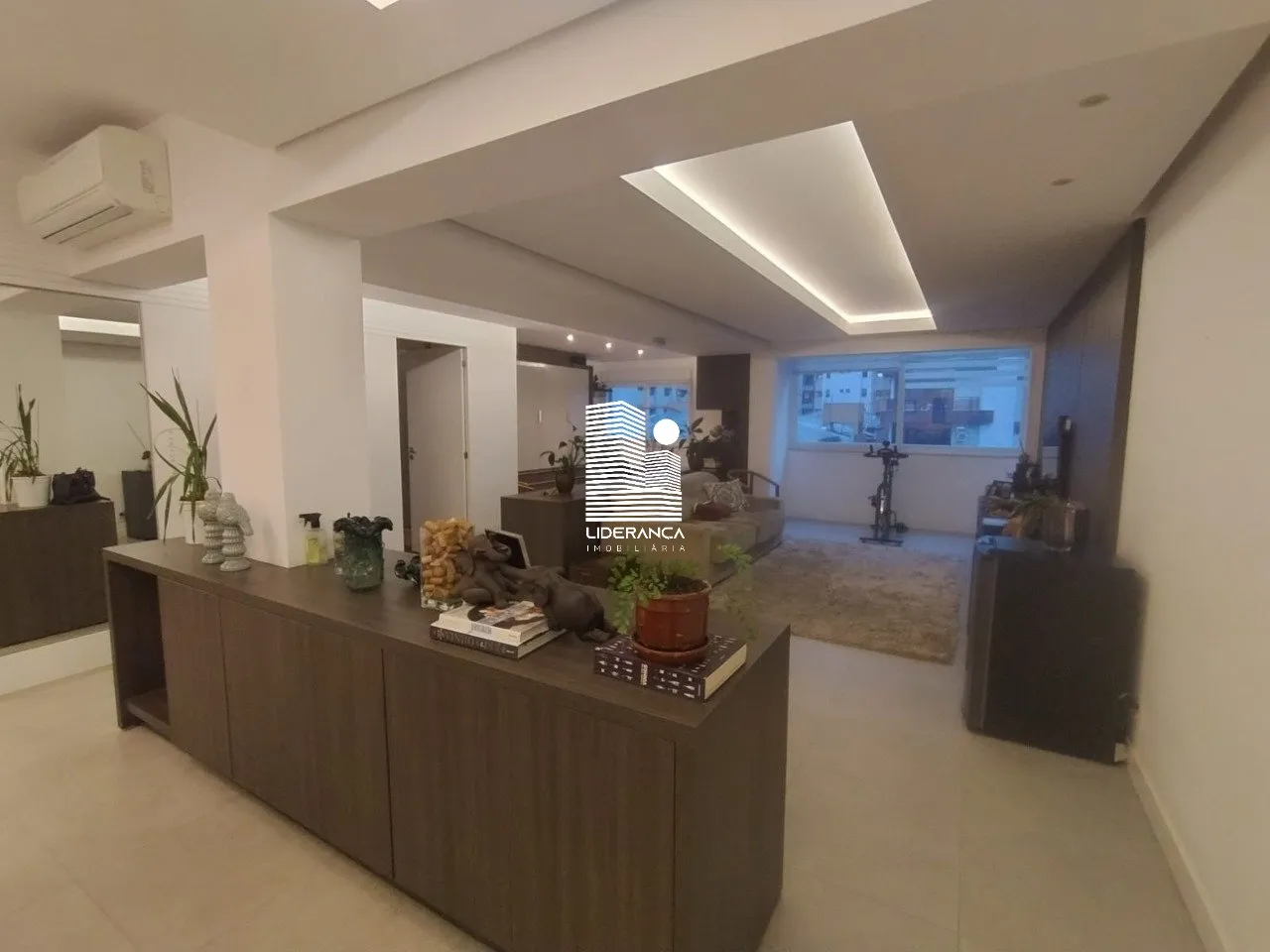 3-bedroom apartment with a walk-in closet in Florianópolis — photo 8