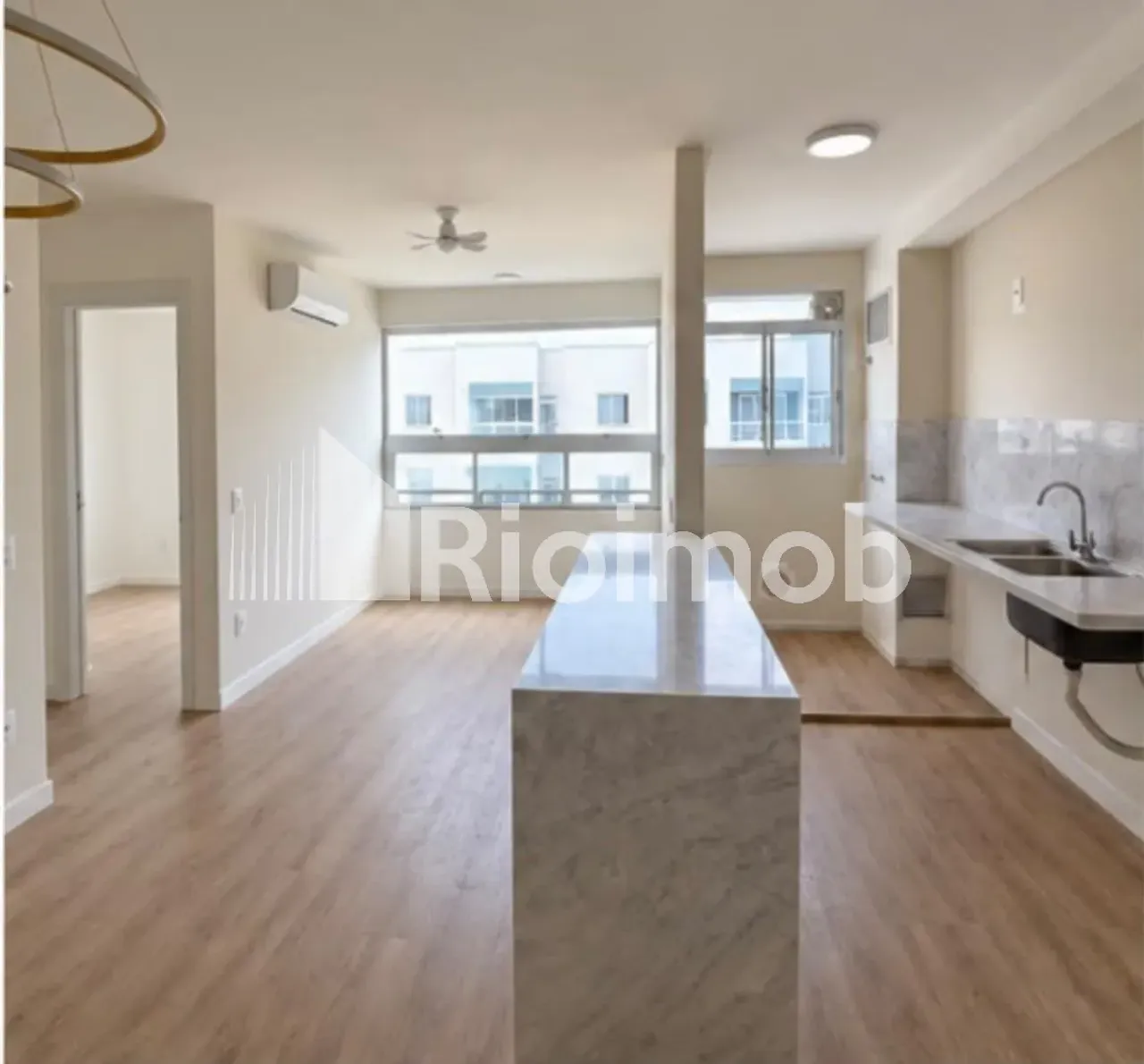 Деревянный пол или ламинат и 2 спальни: квартира 47 м²