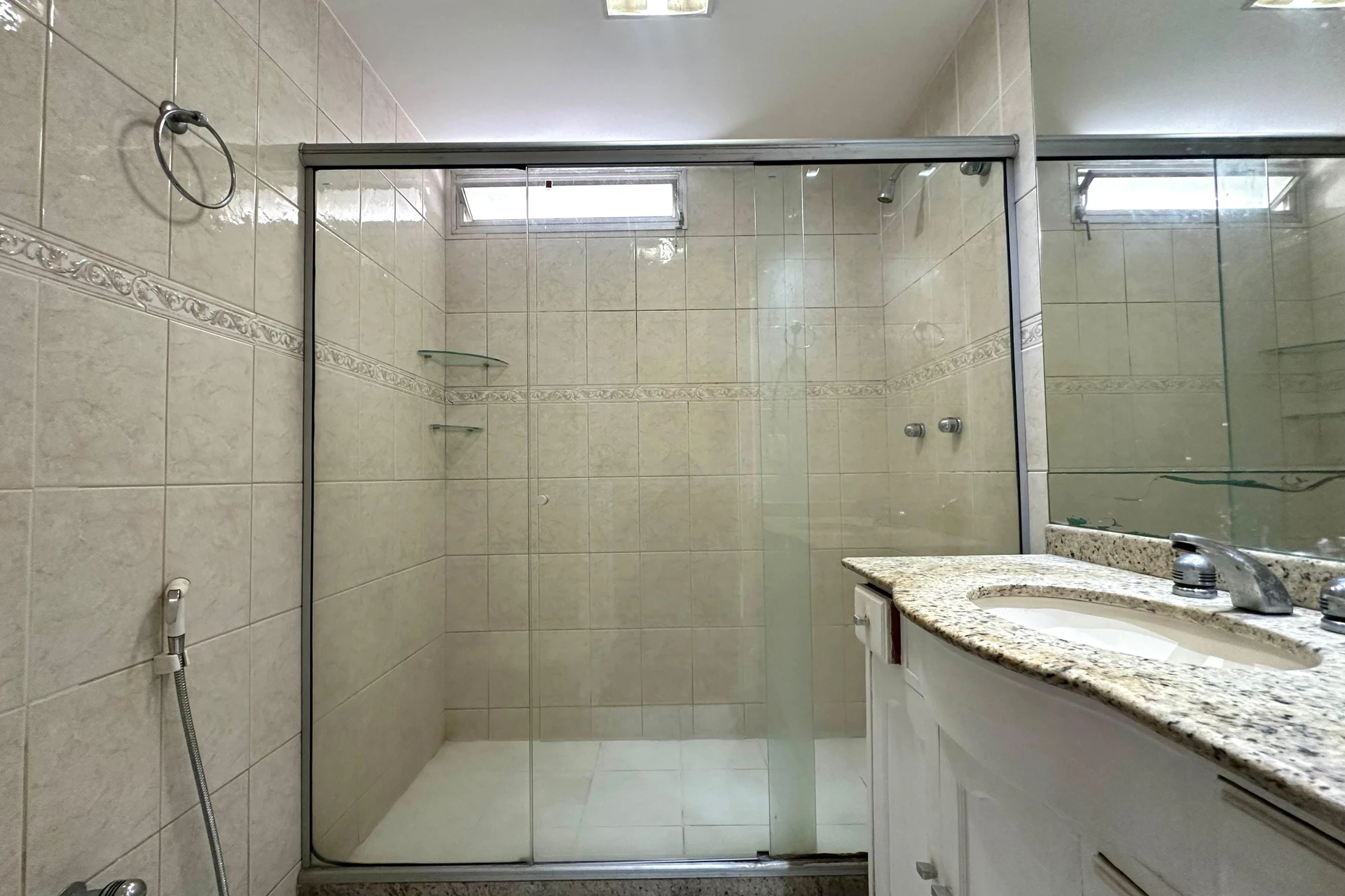 Unfurnished apartment with 2 en-suite bedrooms — photo 34