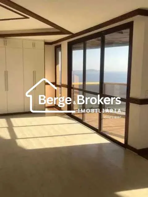 Triplex penthouse with 4 bedrooms and 5 bathrooms — photo 17