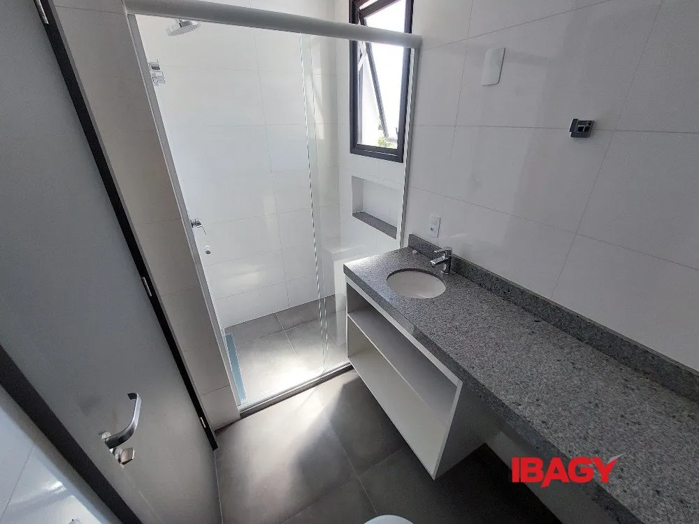 Furnished 39 m² one-bedroom with integrated kitchen — photo 4