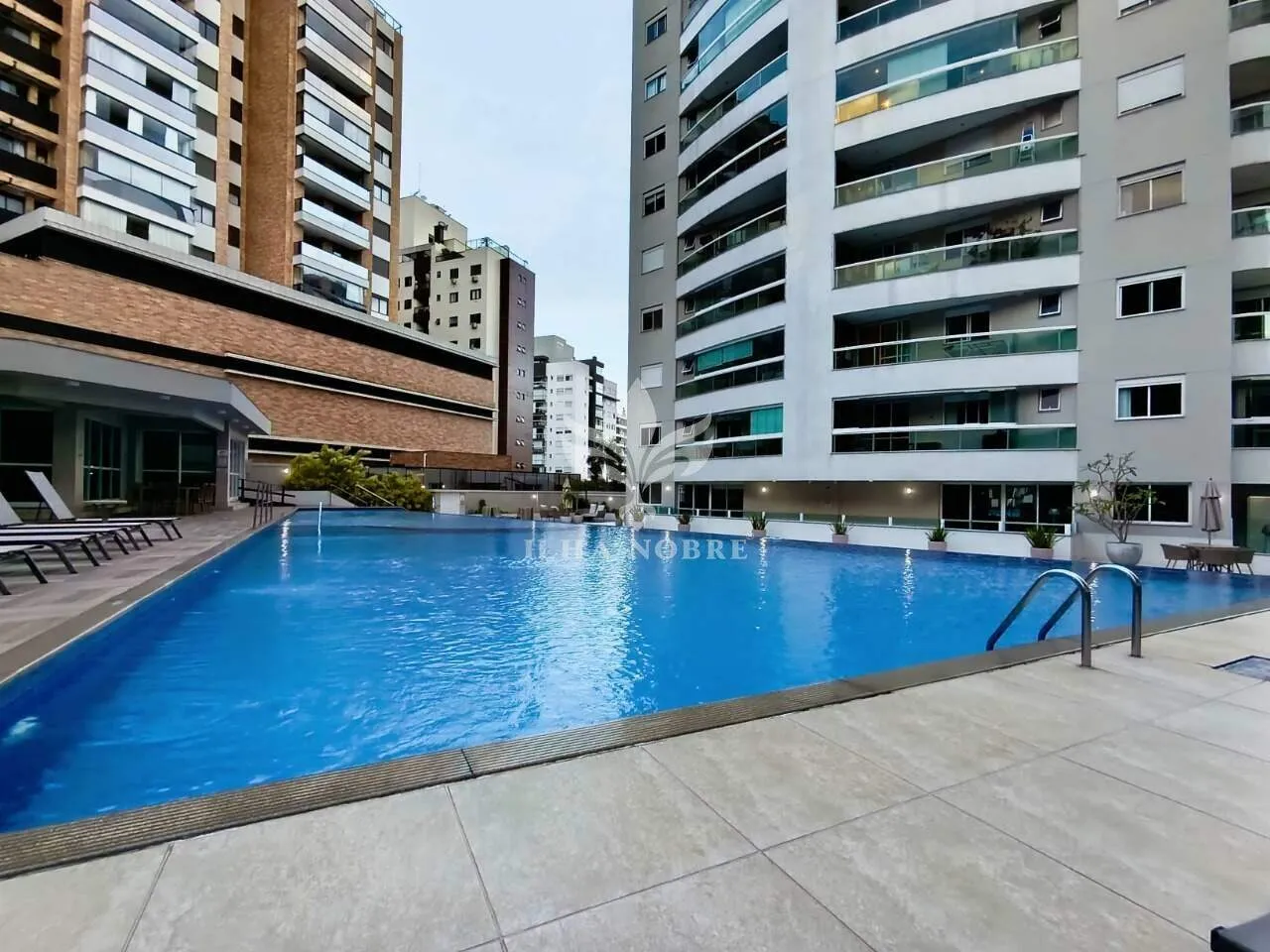 Furnished apartment, 128 m², with a grill on the balcony — photo 17