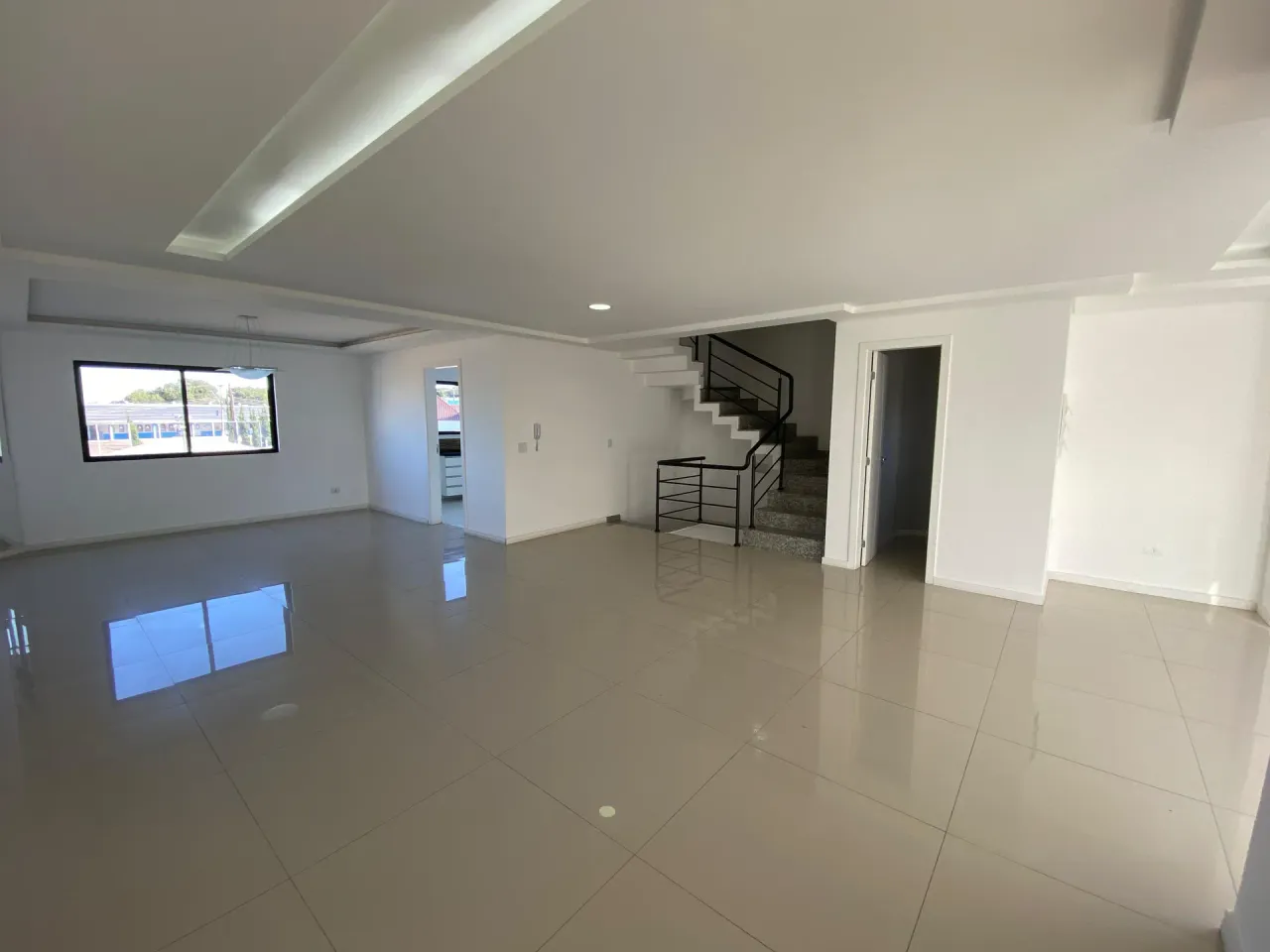 House with 5 bedrooms and 5 bathrooms across 314 m² — photo 18