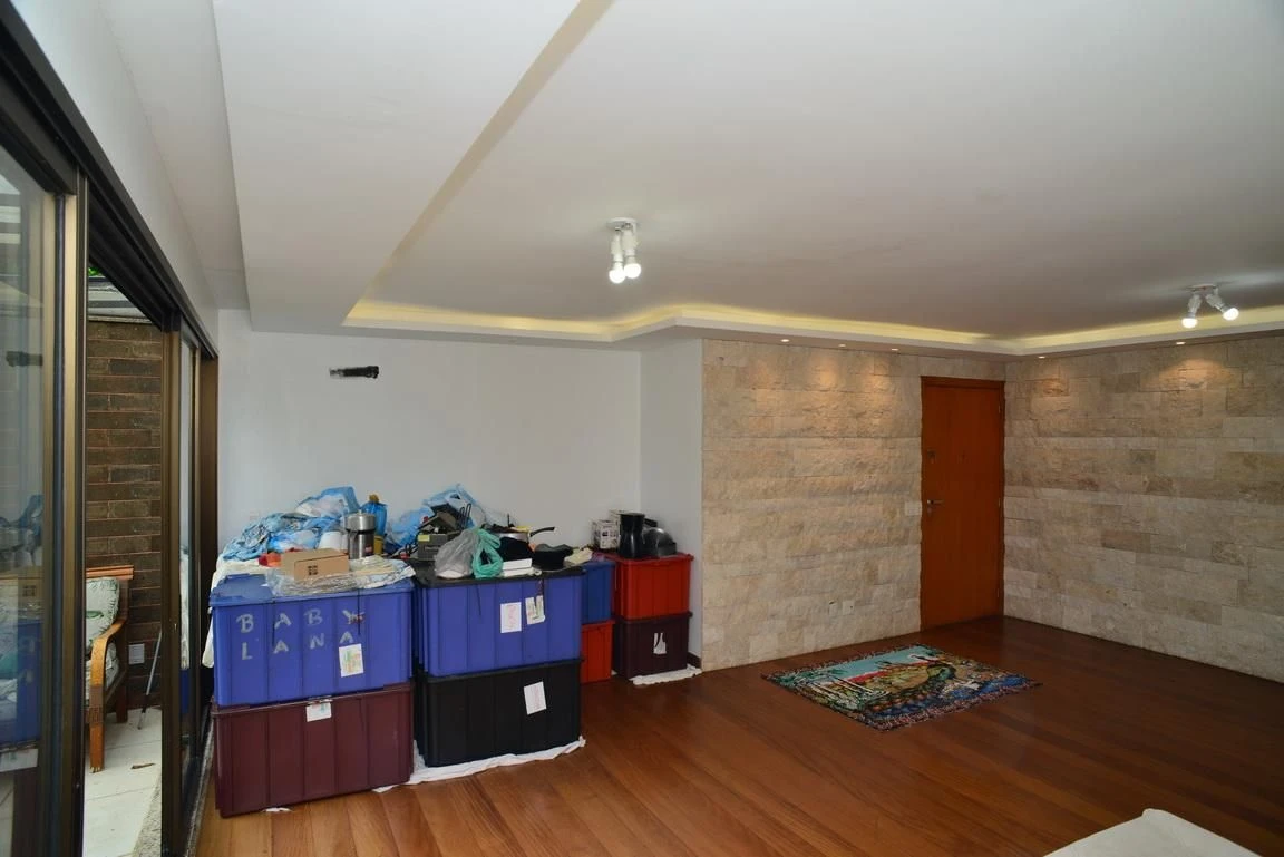 Furnished apartment, 300 m², with a glass-enclosed balcony — photo 42