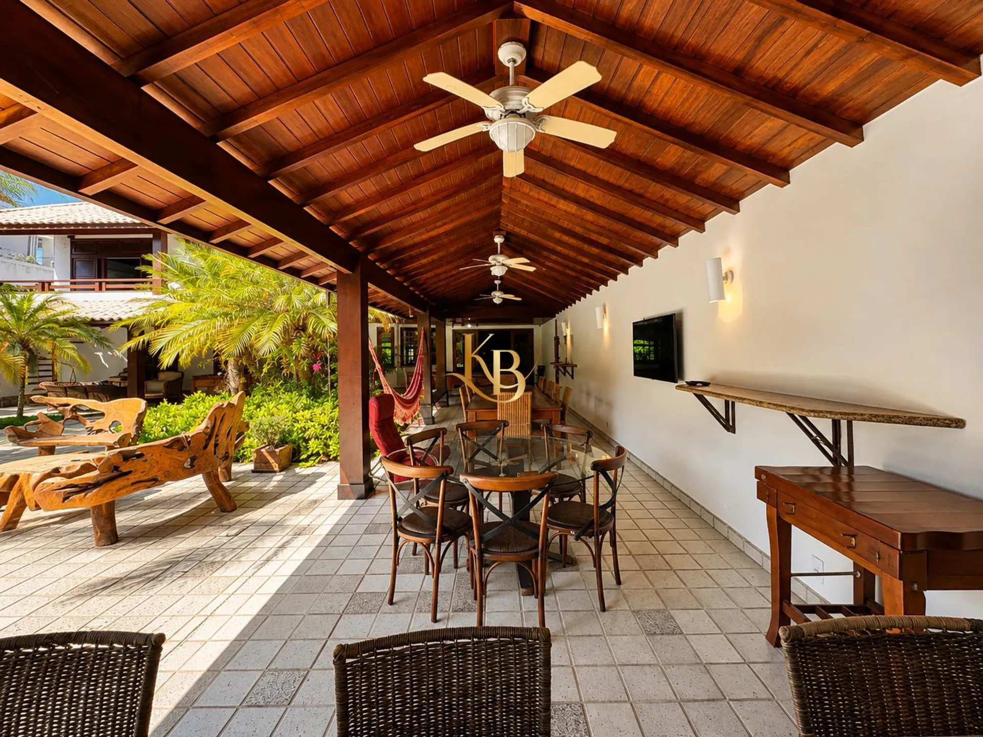 House with 5 bedrooms and a closed separate kitchen — photo 41