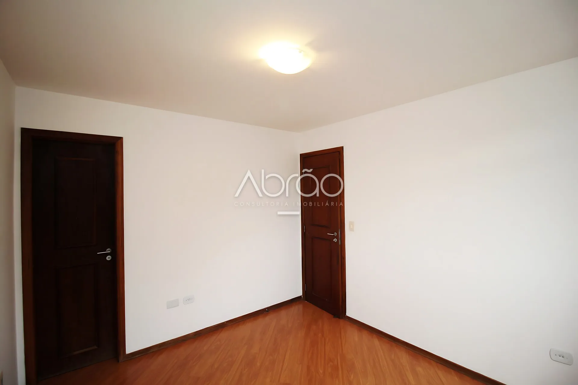 Apartamento con 3 dormitorios y balcón con parrilla — photo 3