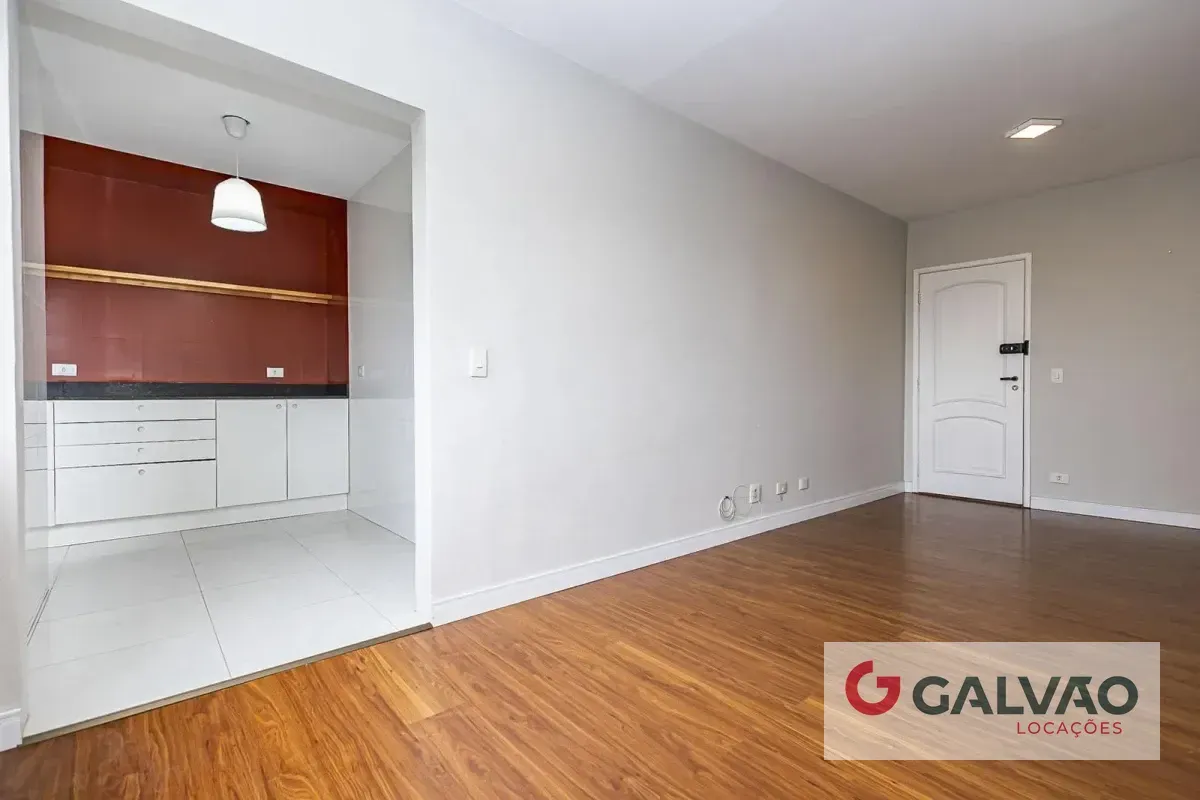 Wood or laminate floors in a one-bedroom apartment, 47 m² — photo 15
