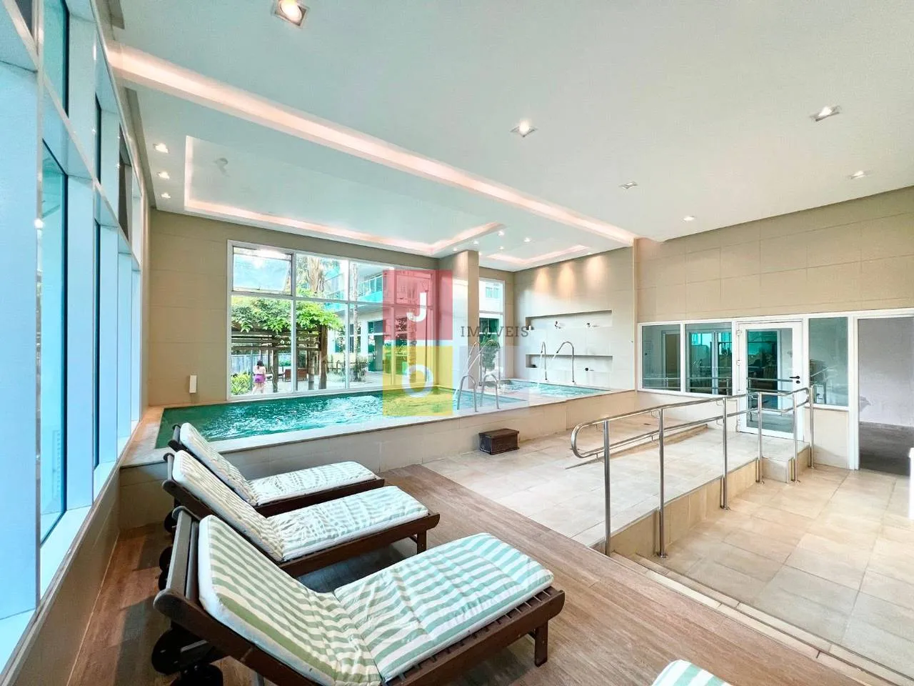 Furnished 4-bedroom suite apartment with 156 m² — photo 30