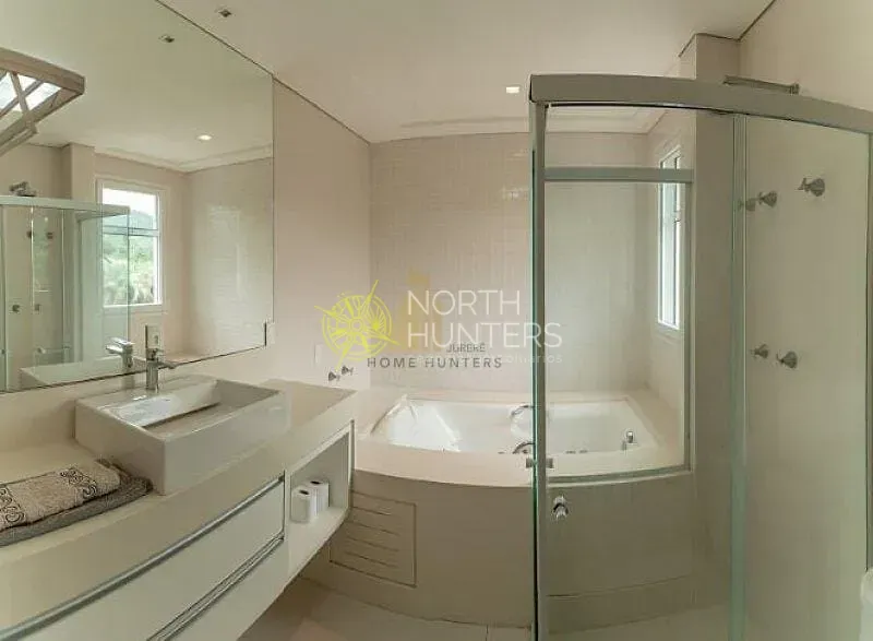 Furnished house with 7 bedrooms and open-plan gas kitchen — photo 42