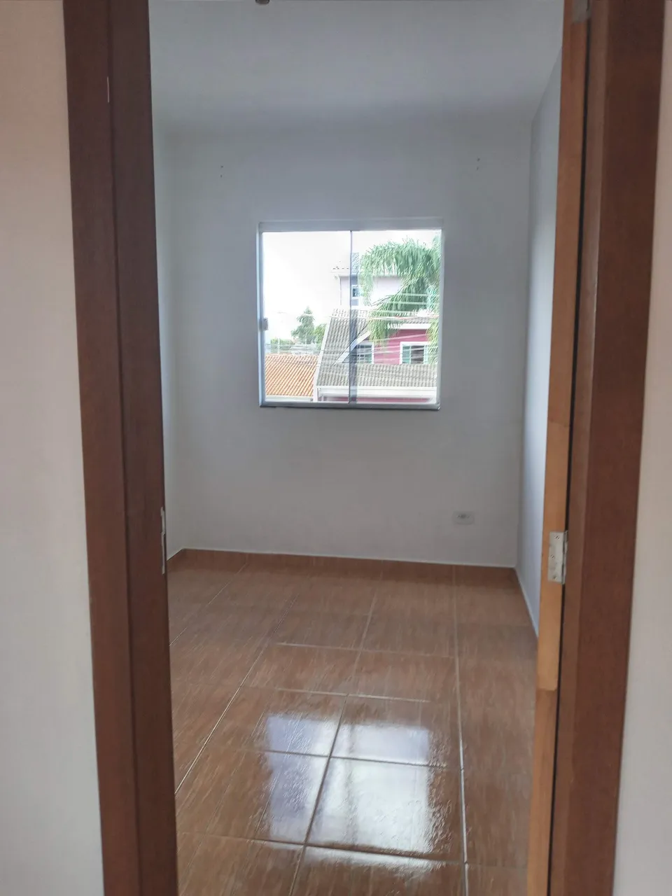 Unfurnished 2-bedroom apartment with glass shower — photo 3