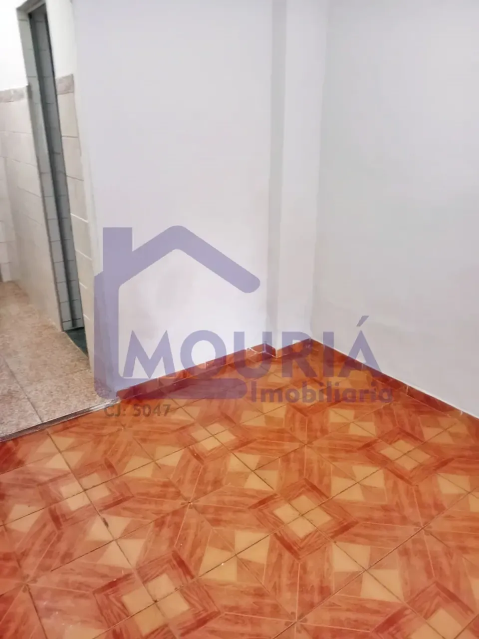 Casa independente com 1 quarto e cozinha fechada