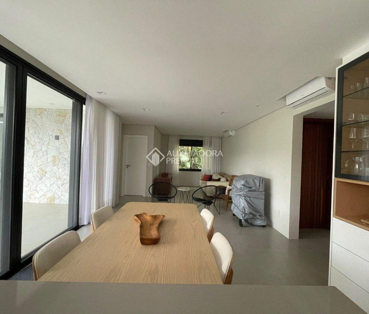Floor-to-ceiling windows in a one-bedroom house, 158 m² — photo 11