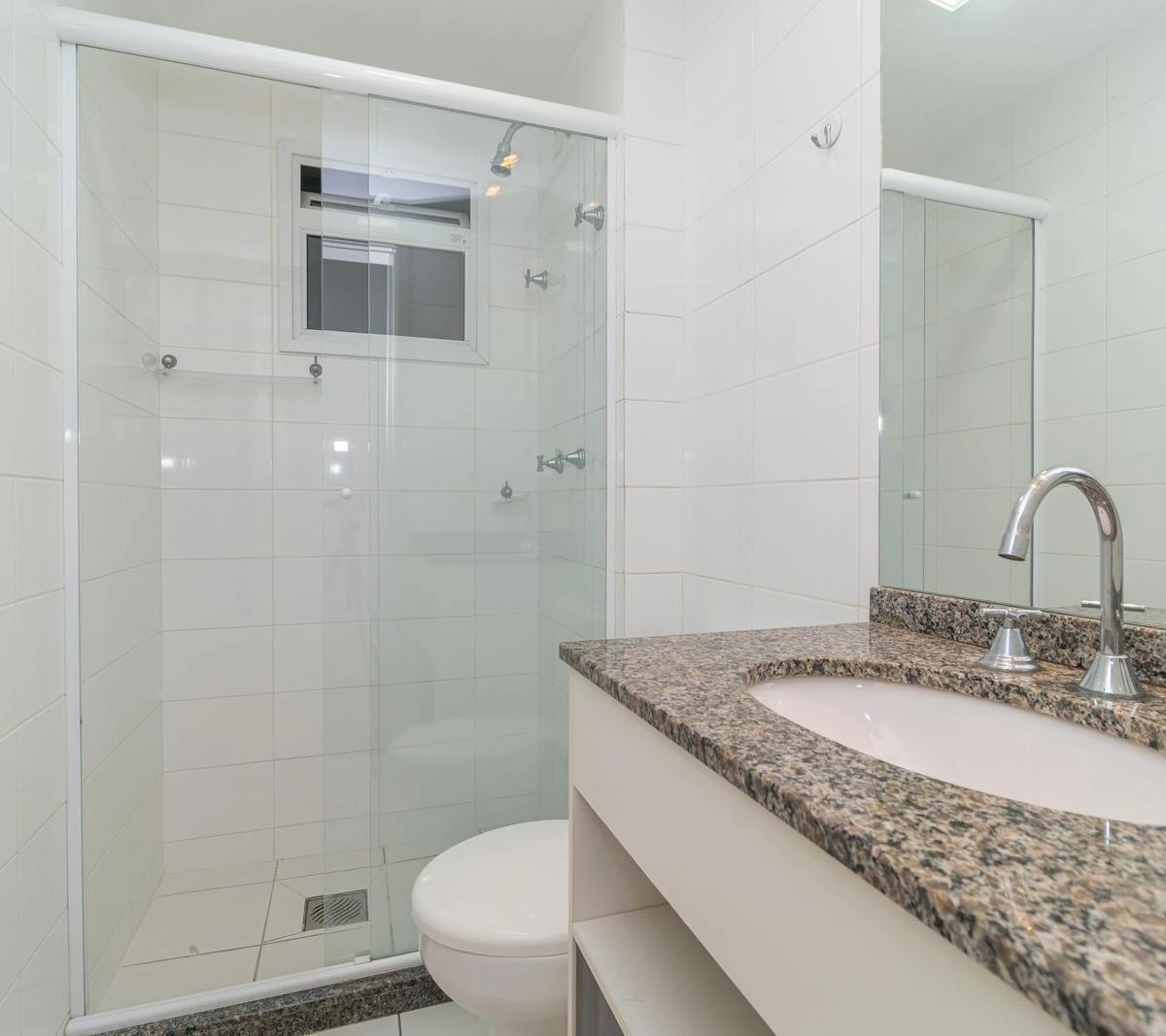 Квартира 71 м² з балконом із грилем та заскленим балконом — photo 13