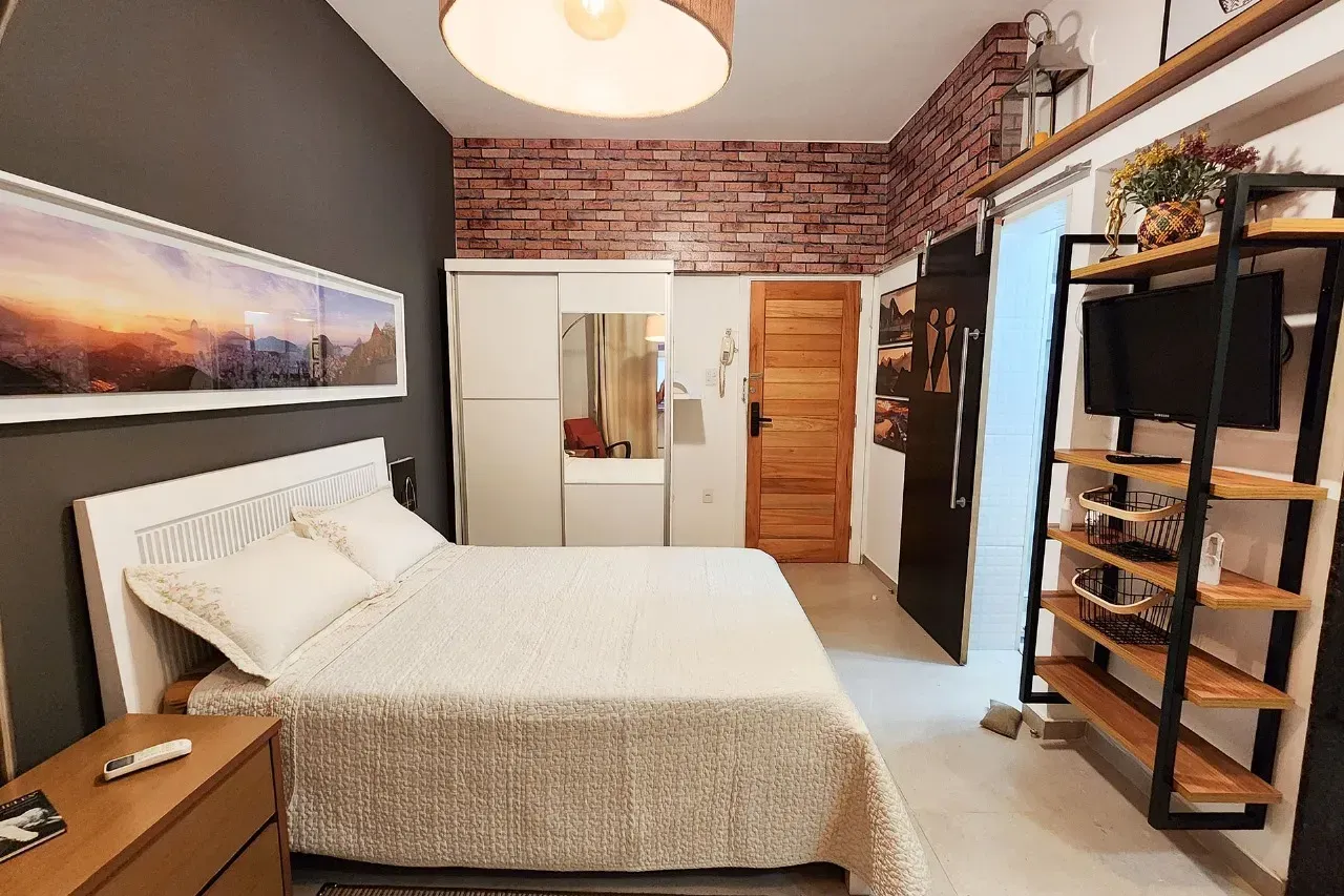 One-bedroom apartment with a washing machine — photo 6