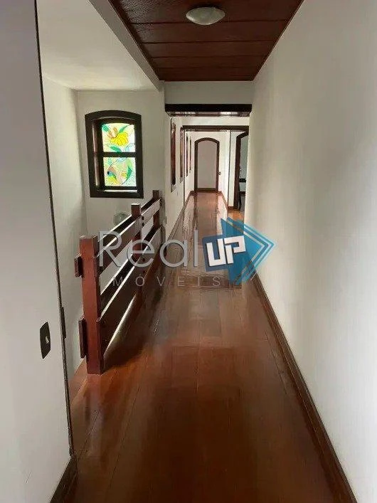 1083 m² house with 5 en-suite bedrooms and 9 parking — photo 7