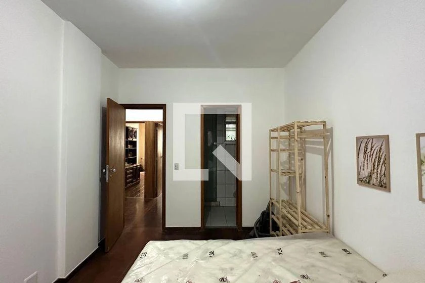 Glass-enclosed balcony in a 4-bedroom apartment, 113 m² — photo 9