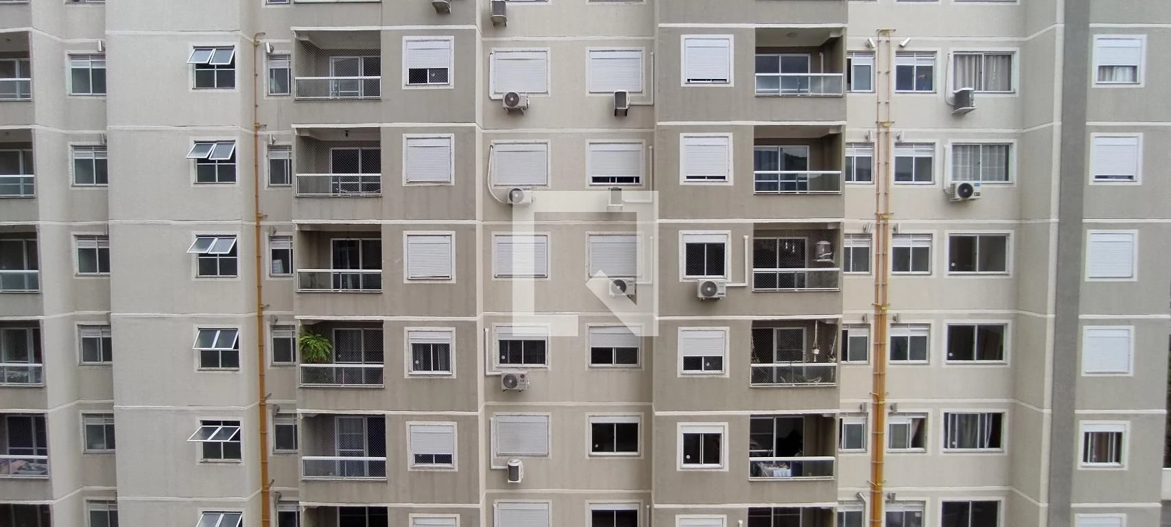 2-bedroom apartment in a building with a pool — photo 3