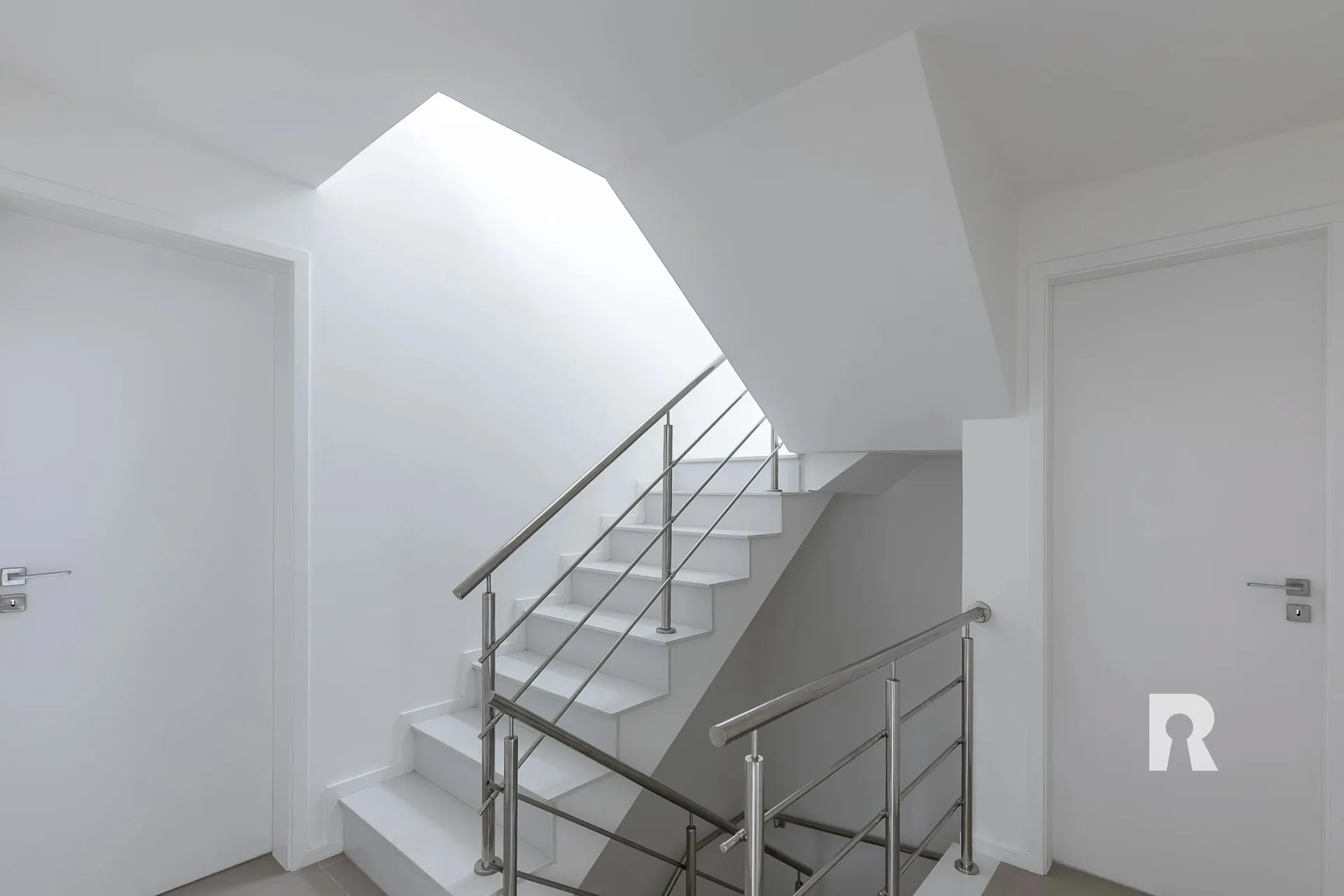 4-bedroom house, all with their own bathrooms, 337 m² — photo 24