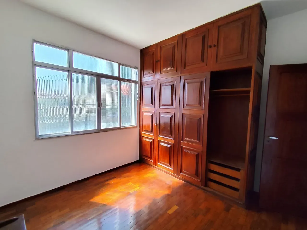 Деревянный пол или ламинат и 2 спальни: квартира 64 м² — photo 4