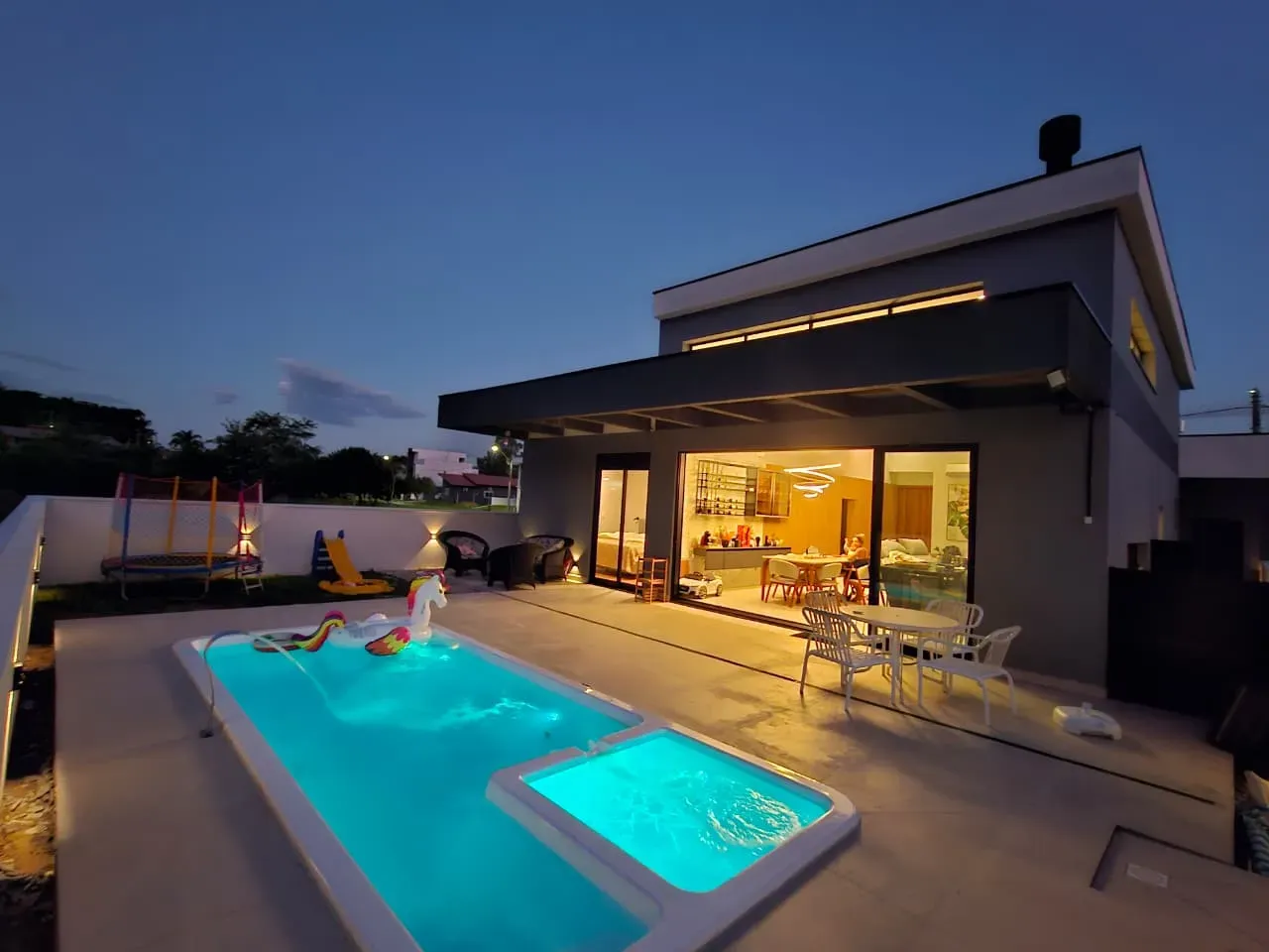 Furnished house with 3 bedrooms and open kitchen