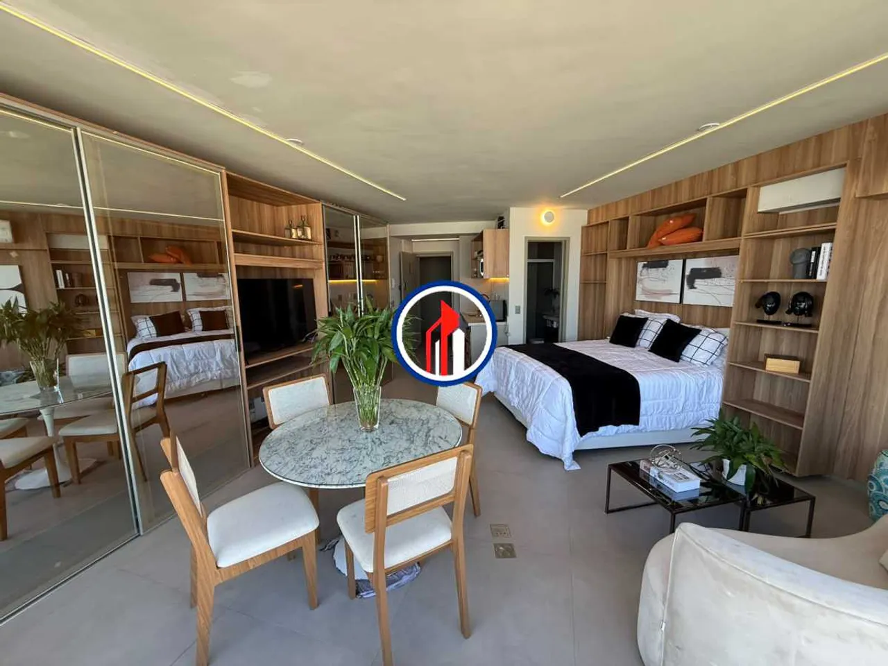 1-bedroom apartment with integrated kitchen and balcony — photo 4