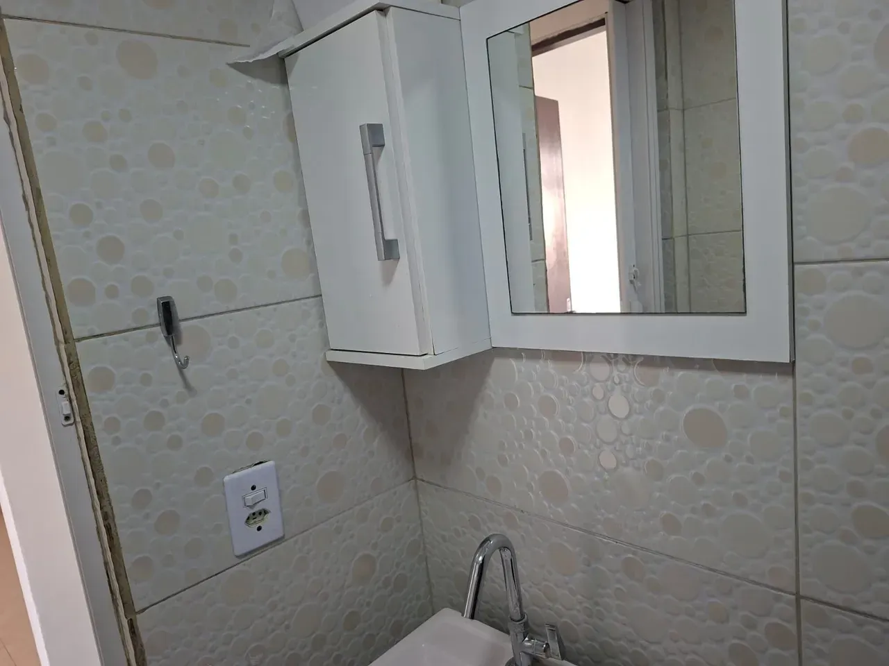 1-bedroom apartment with tiled floors and glass shower — photo 6
