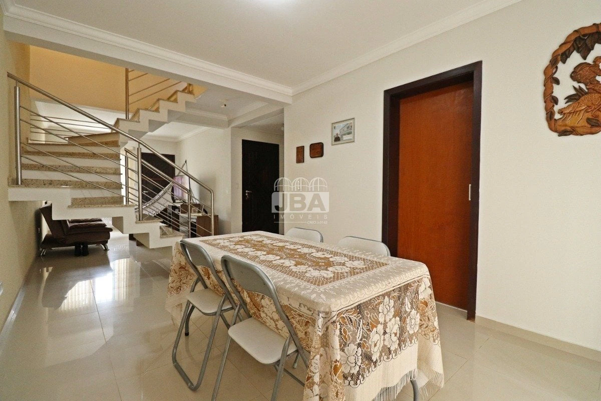 3-bedroom house with a bathtub in Curitiba