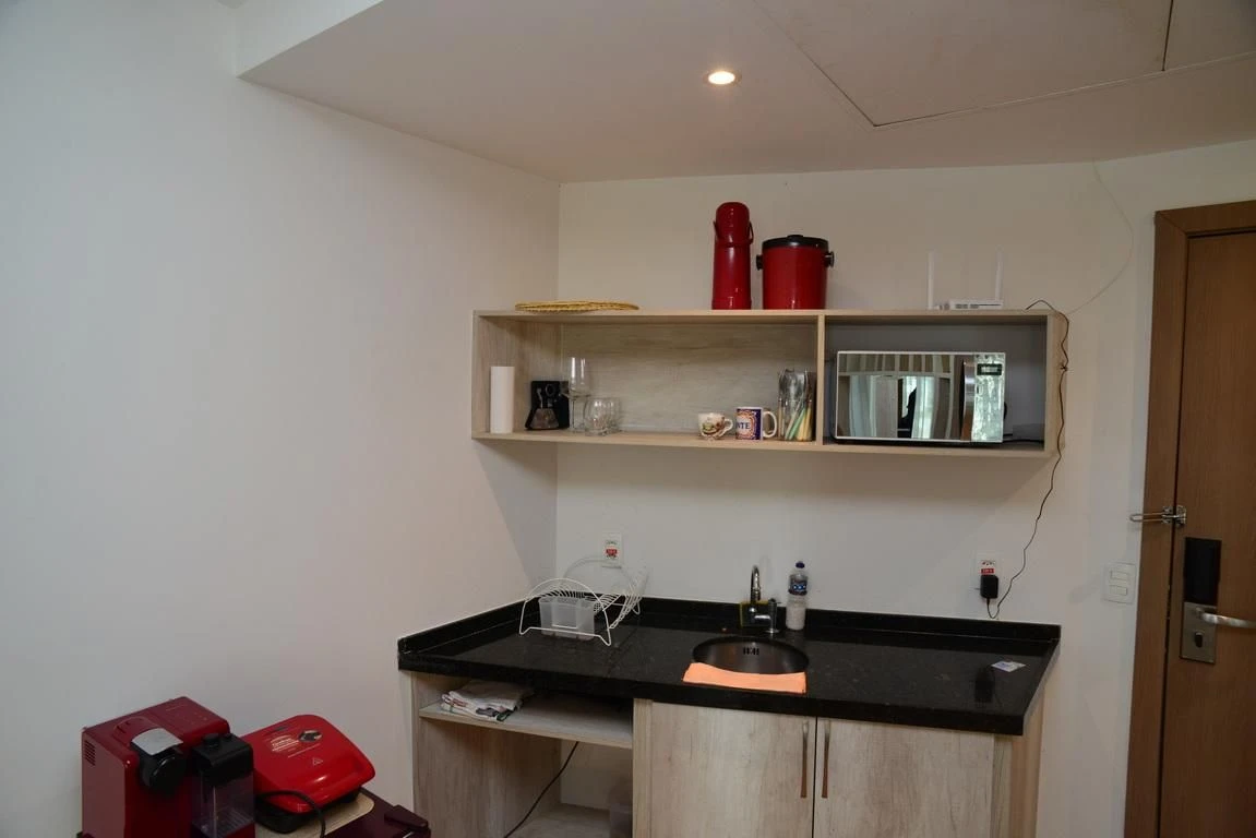Furnished 1-bedroom apartment with enclosed balcony — photo 22