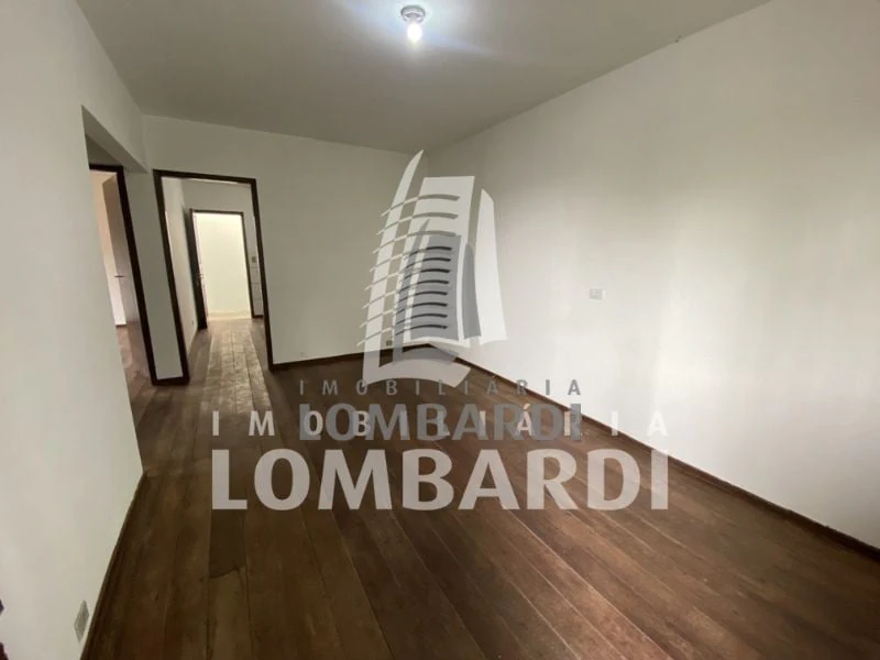 2-bedroom house with wood or laminate floors in Curitiba — photo 7
