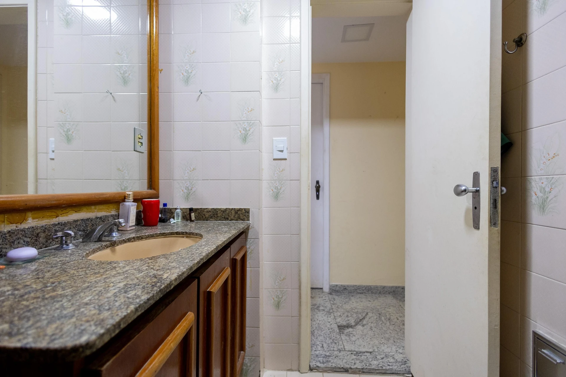 Furnished 1-bedroom apartment with 2 parking spaces — photo 2