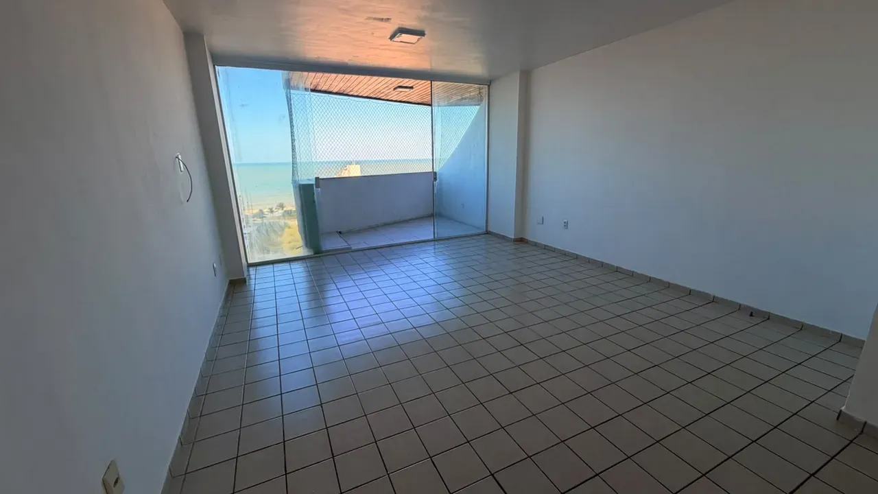Floor-to-ceiling windows in a 3-bedroom apartment, 160 m²