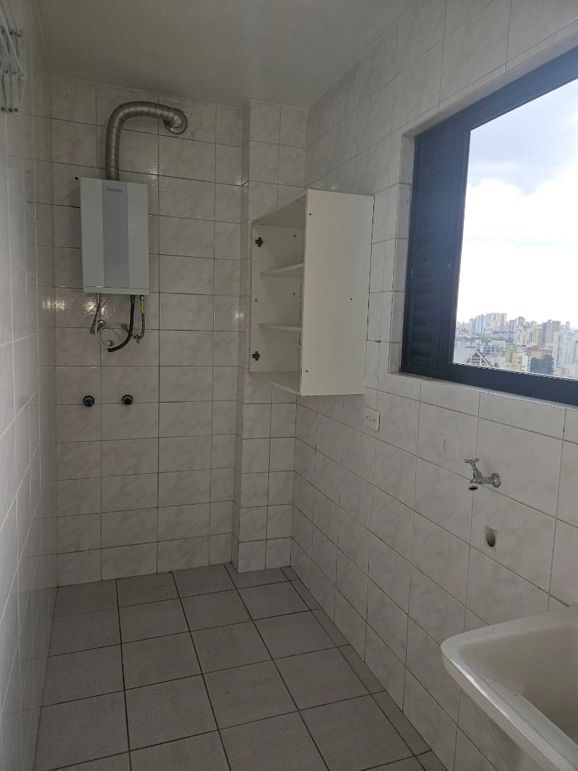 2-bedroom apartment with no parking and a closed kitchen — photo 18
