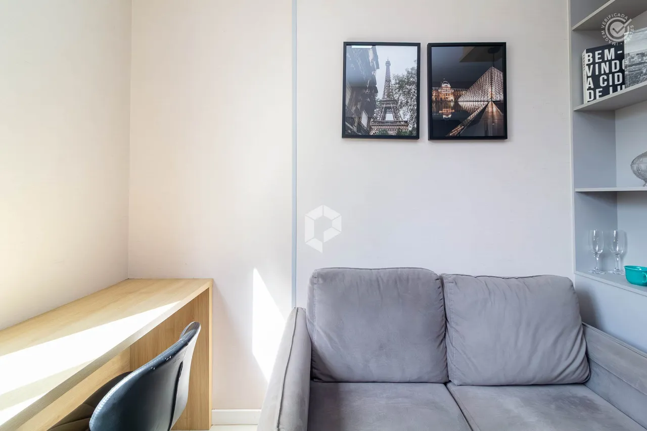 1-bedroom apartment with an open-plan kitchen — photo 8