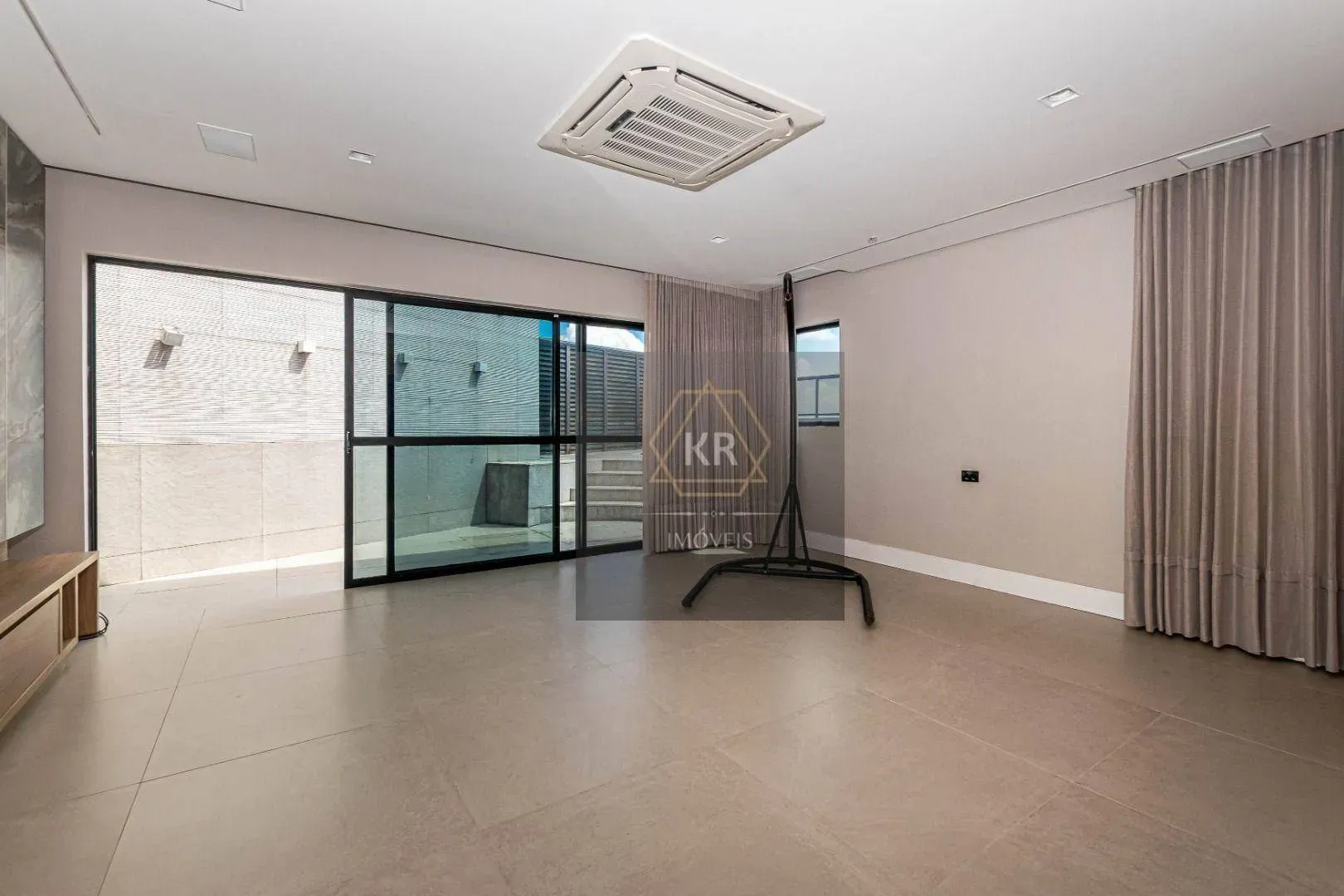 Furnished 272 m² apartment with 3 en-suites and 4 parking — photo 103