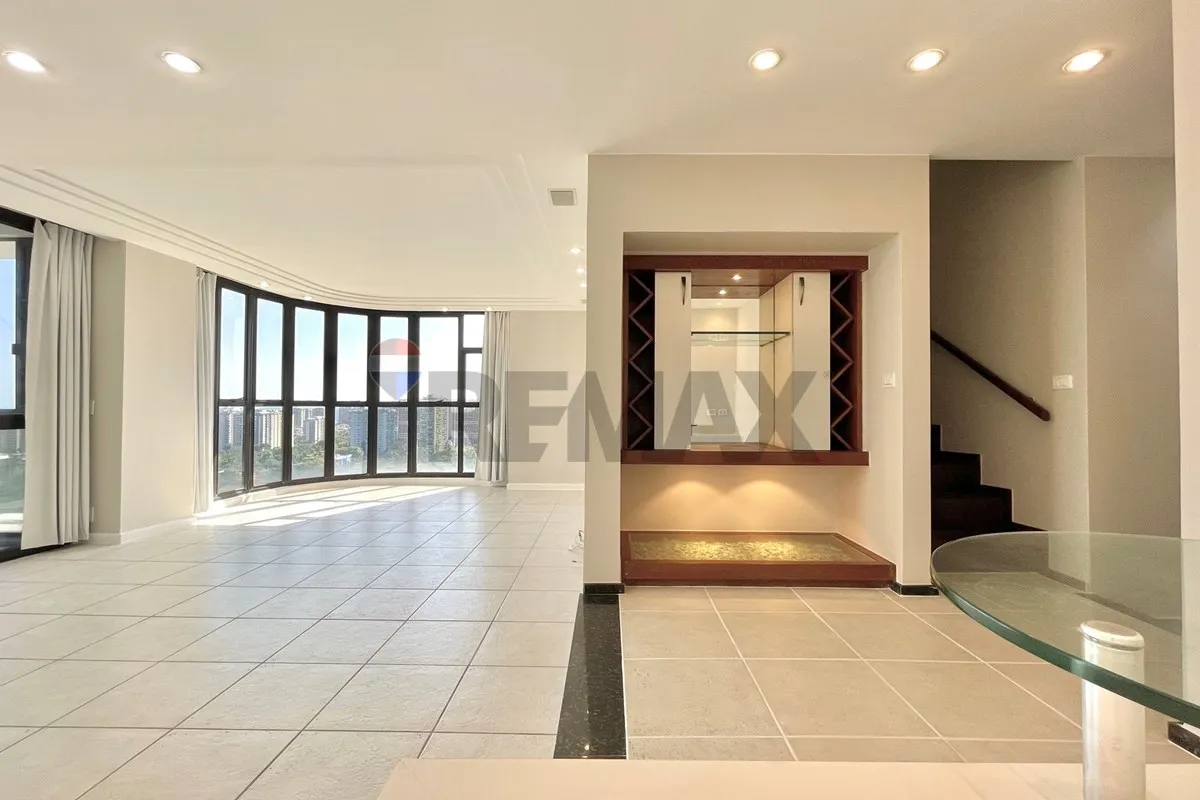 Duplex penthouse with 3 en-suite bedrooms and 200 m² — photo 47