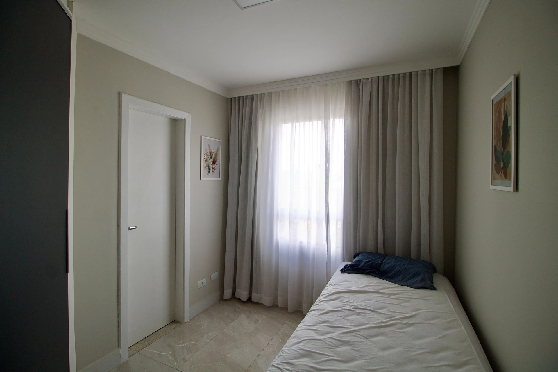 Floor-to-ceiling windows in a 2-bedroom apartment, 100 m² — photo 18