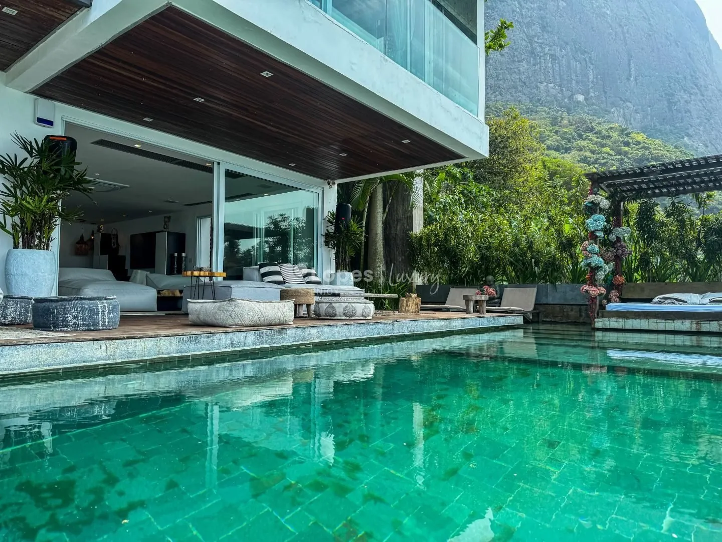 House with 5 en-suite bedrooms, 8 baths and 3 parking — photo 19
