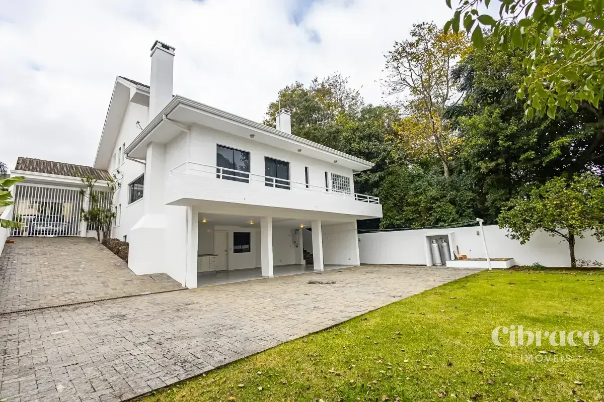 Unfurnished gated condo house with 3 bedrooms and 220 m²